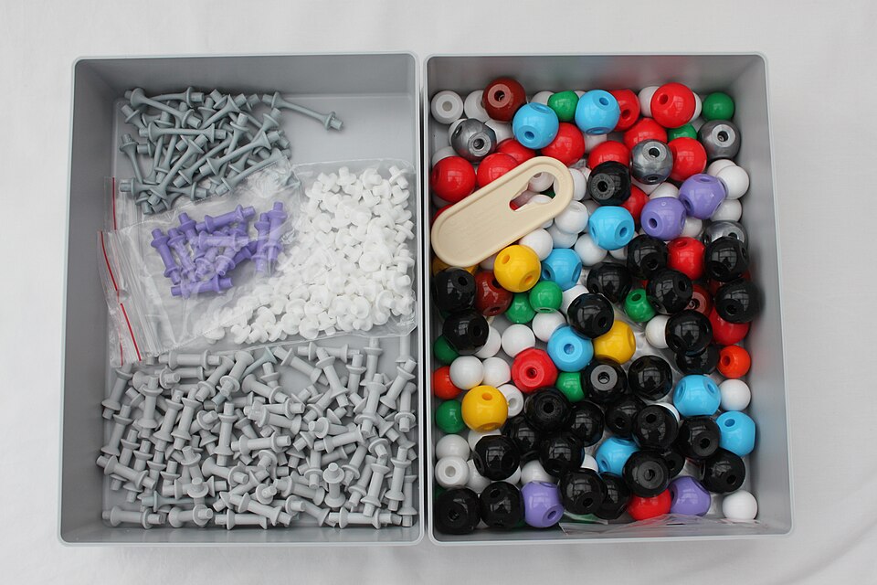 Practical 2 — Visualising the shapes of molecules and ions using models